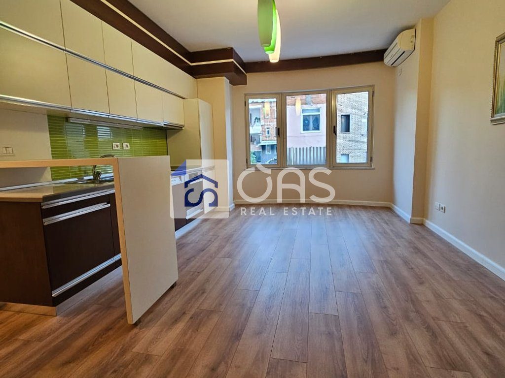 Shitet apartament 1+1 tek Rruga Mine Peza.