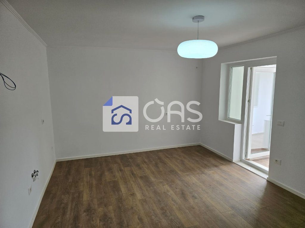 Shitet apartament 1+1 tek Ish tregu Elektrik