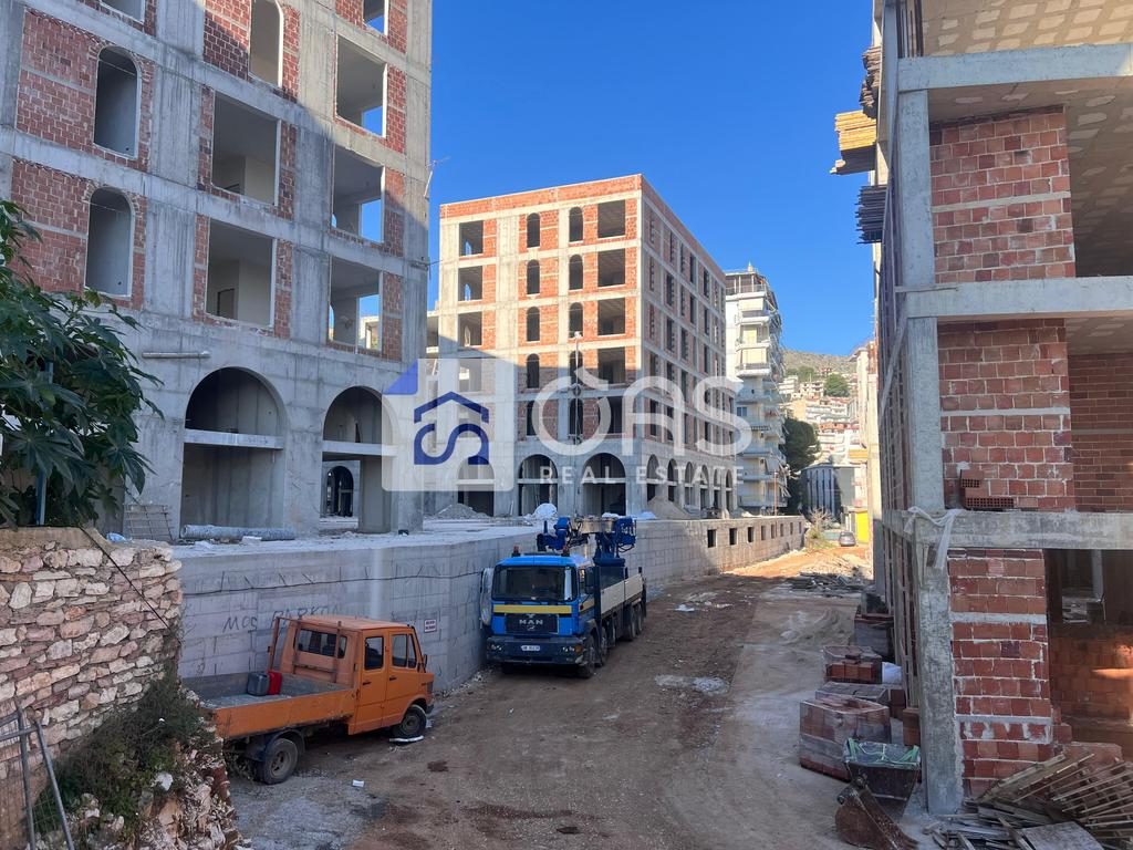 Shitet apartament 2+1 ne Sarande.