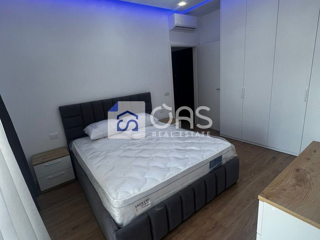 Jepet me qera super apartament 1+1 tek Bulevardi i ri.