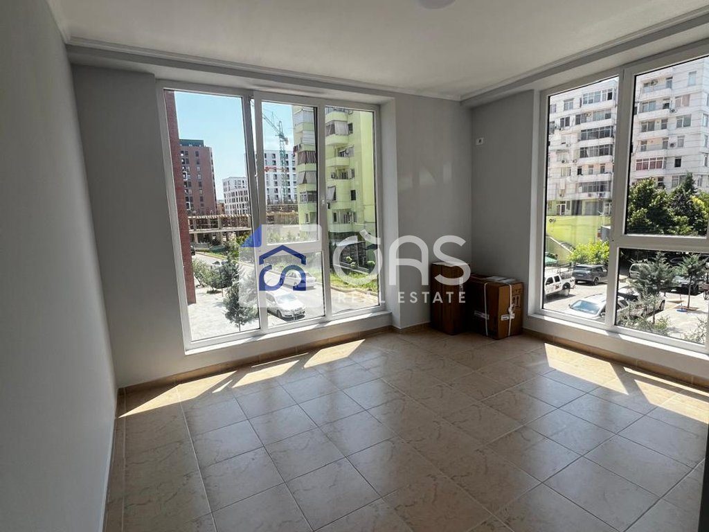Jepet me qera apartament 2+1+2+2 poste parkimi tek Bulevardi i Ri.