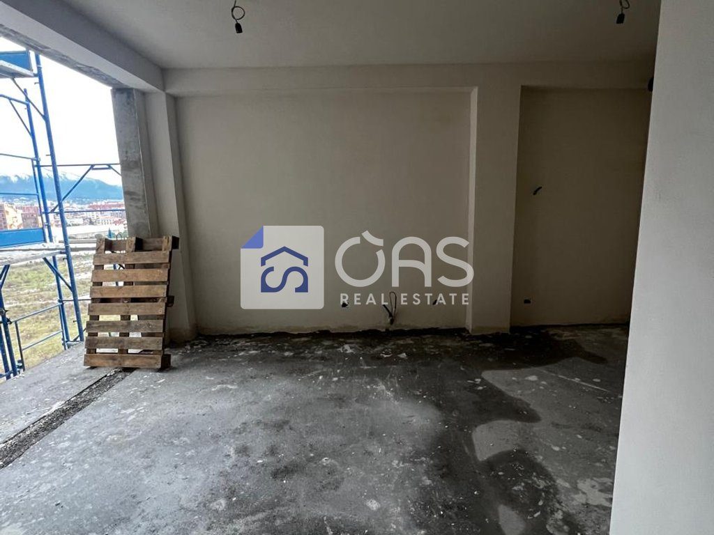 Shitet apartament 2+1+2+Parkim tek Bulevardi i Ri (Orbital 5)