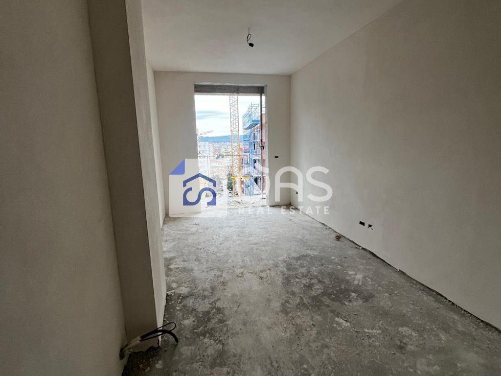 Shitet apartament 2+1+2+Parkim tek Bulevardi i Ri (Orbital 5)