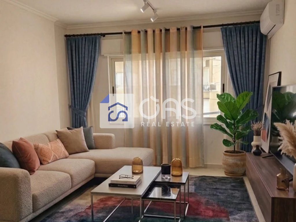 Jepet me qera apartament 1+1 Tek Komuna e Parisit