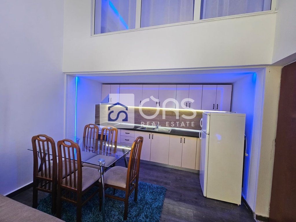 Jepet me qera apartament duplex 2+1 Te Pallati me Shigjeta