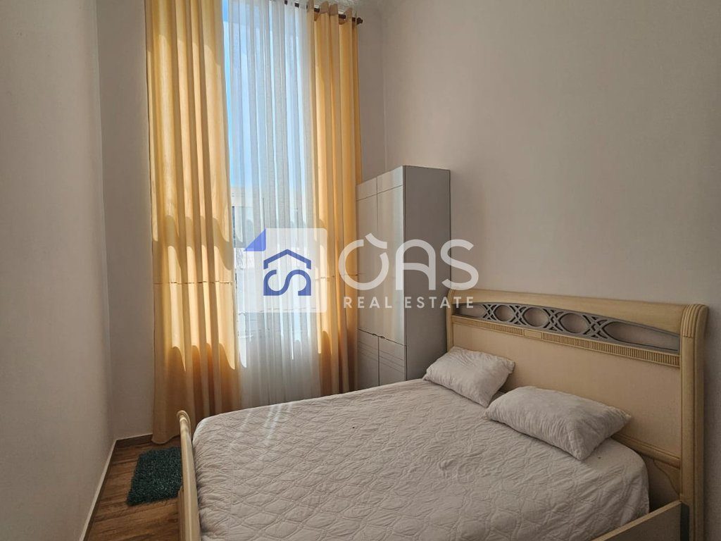 Jepet me qera apartament duplex 2+1 Te Pallati me Shigjeta