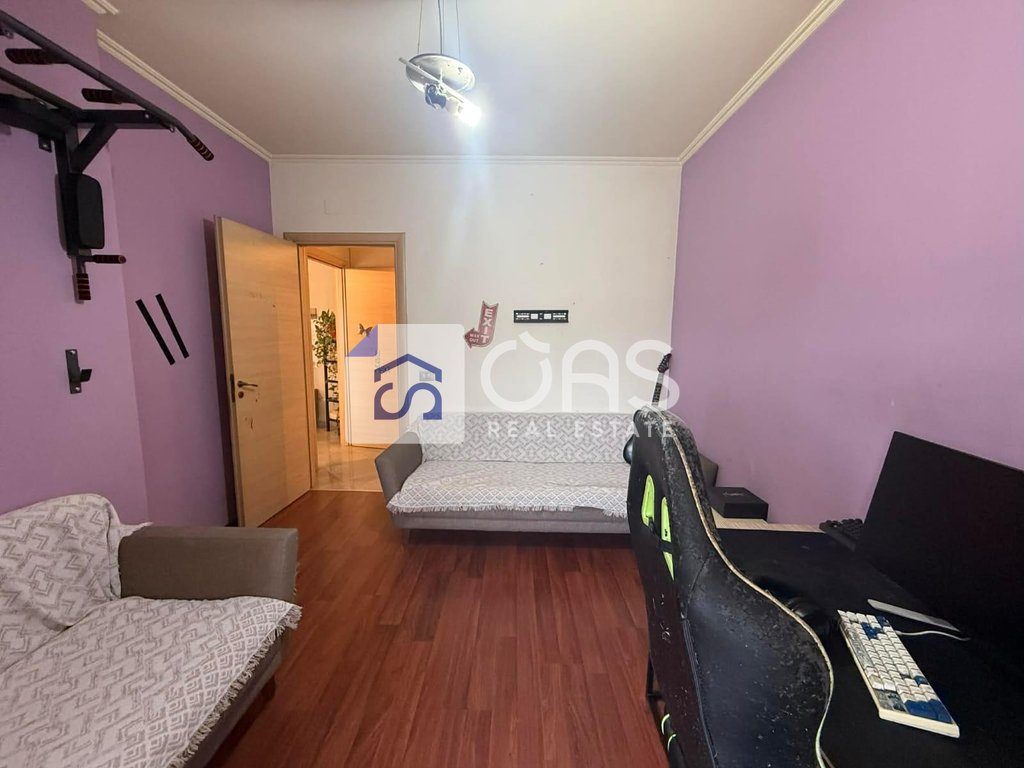 Shitet apartament 2+1 tek Rruga e Dibres