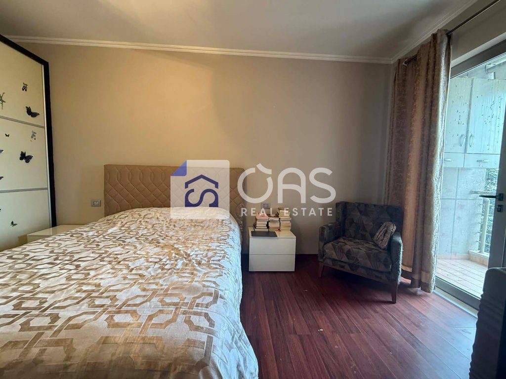 Shitet apartament 2+1+2 tek Kinostudio
