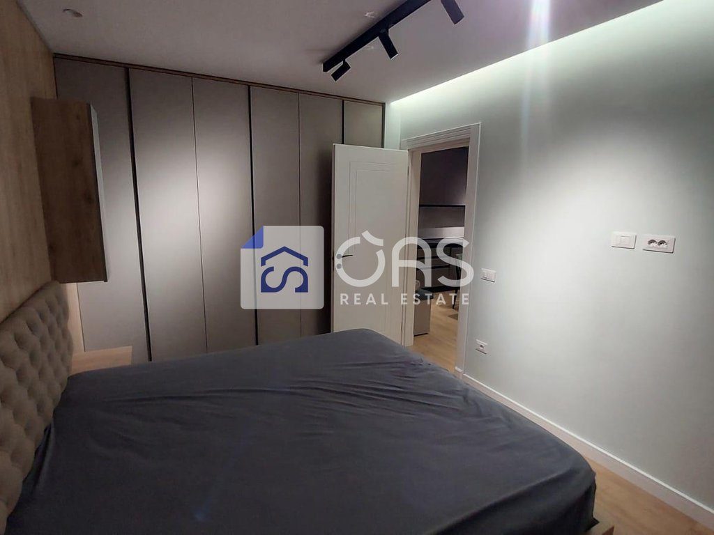 Jepet me qera apartament 1+1 Komuna e Parisit
