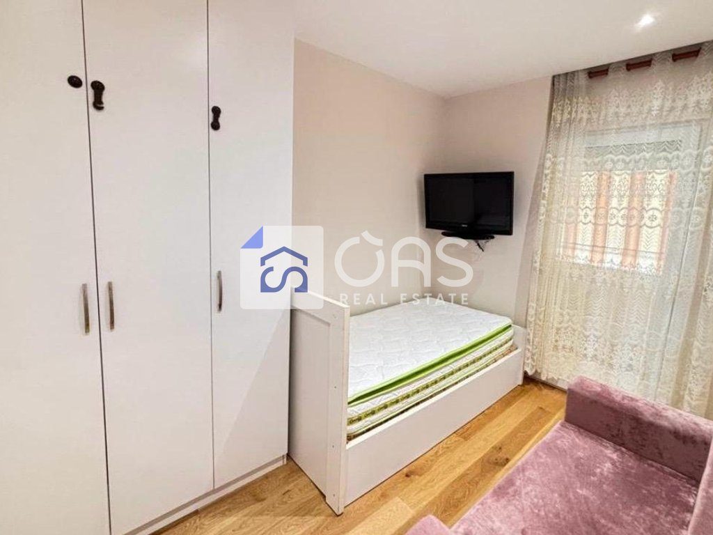 Jepet me qera apartament 3+1 Pazari i Ri