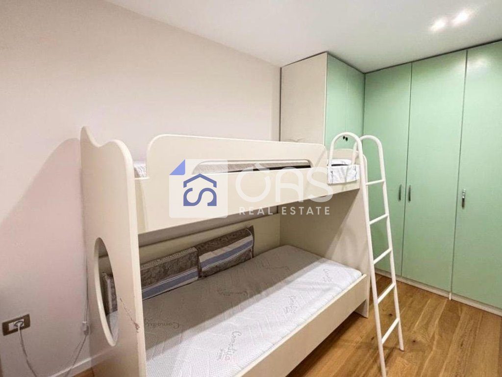 Jepet me qera apartament 3+1 Pazari i Ri