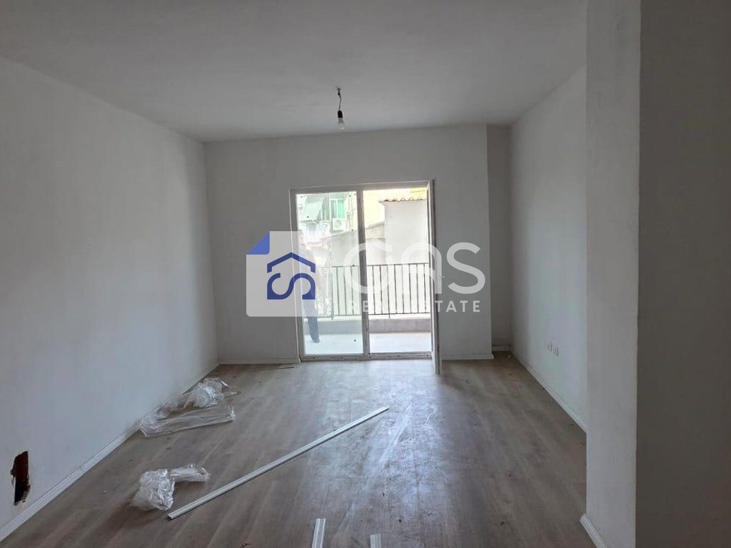 Shitet apartament 1+1 tek Dritan Hoxha