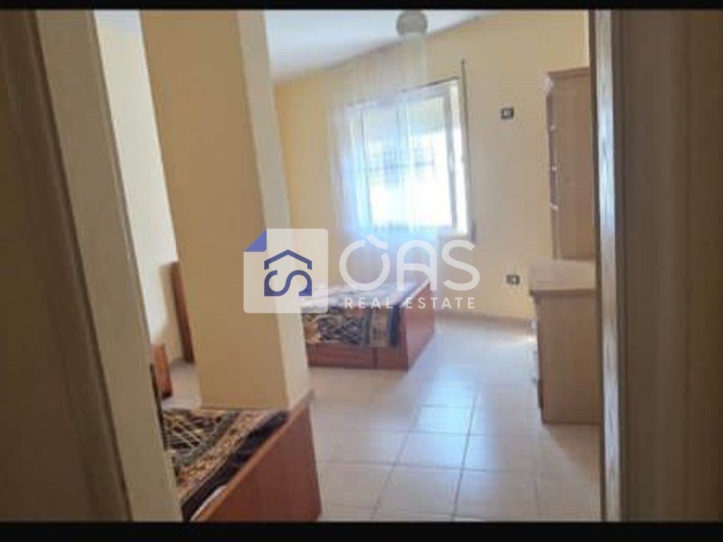 Jepet me qera apartament 2+1 tek Liqeni i Thate