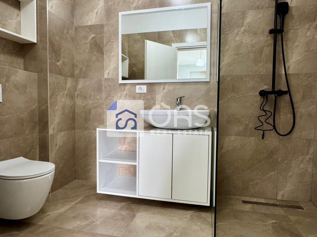 Shitet apartament 2+1+2 tek Liqeni i Thate