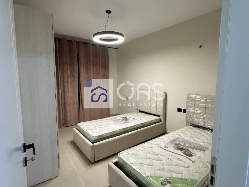 Jepet me qera apartament 2+1+lavanderi tek Komuna e Parisit