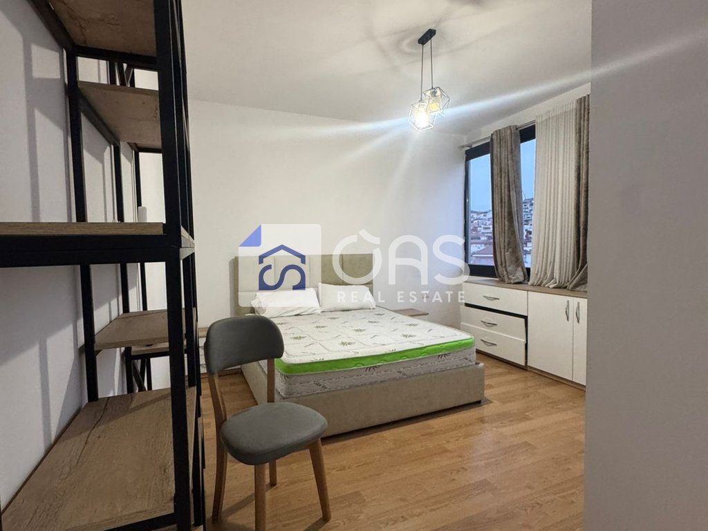 Shiten 2 apartamente tek kodra e Diellit