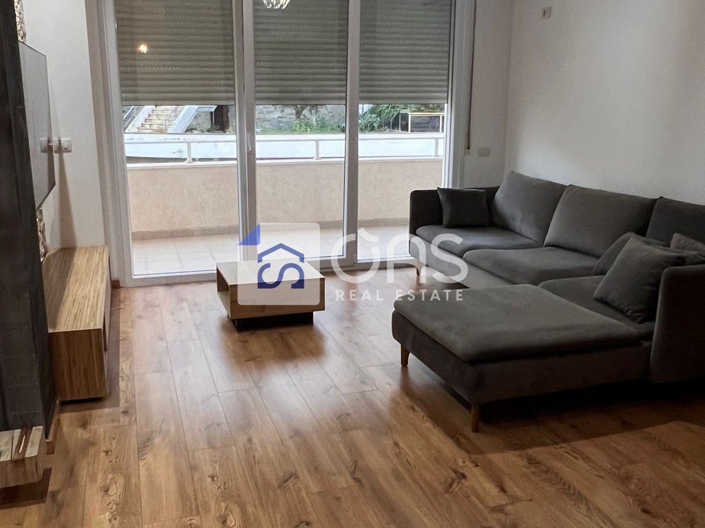 jepet me qera apartament 2+1+2 Kopshti Botanik