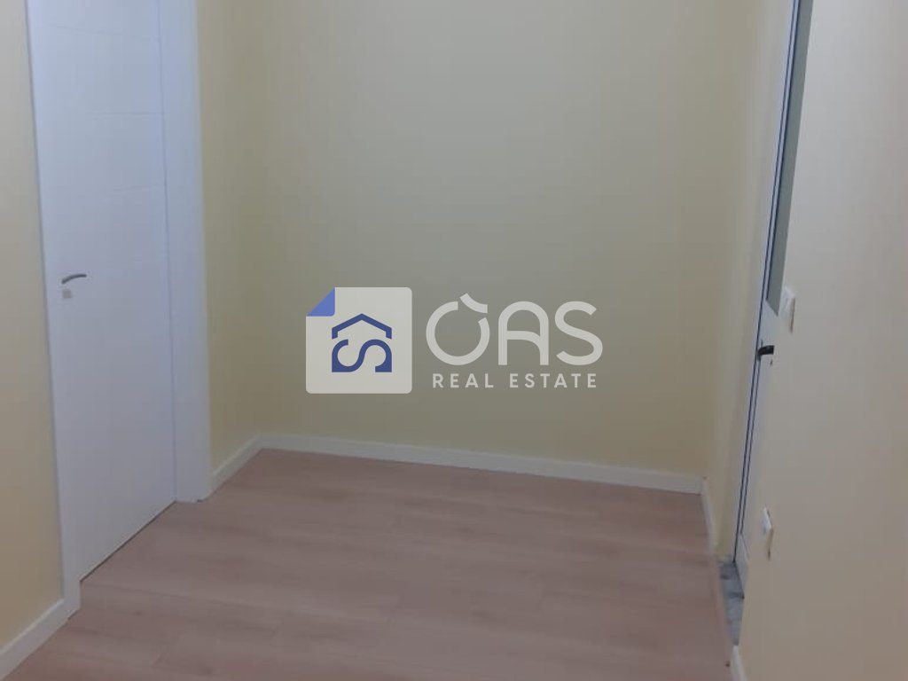 Shitet apartament 1+1 pran Shkolles Bashkuar