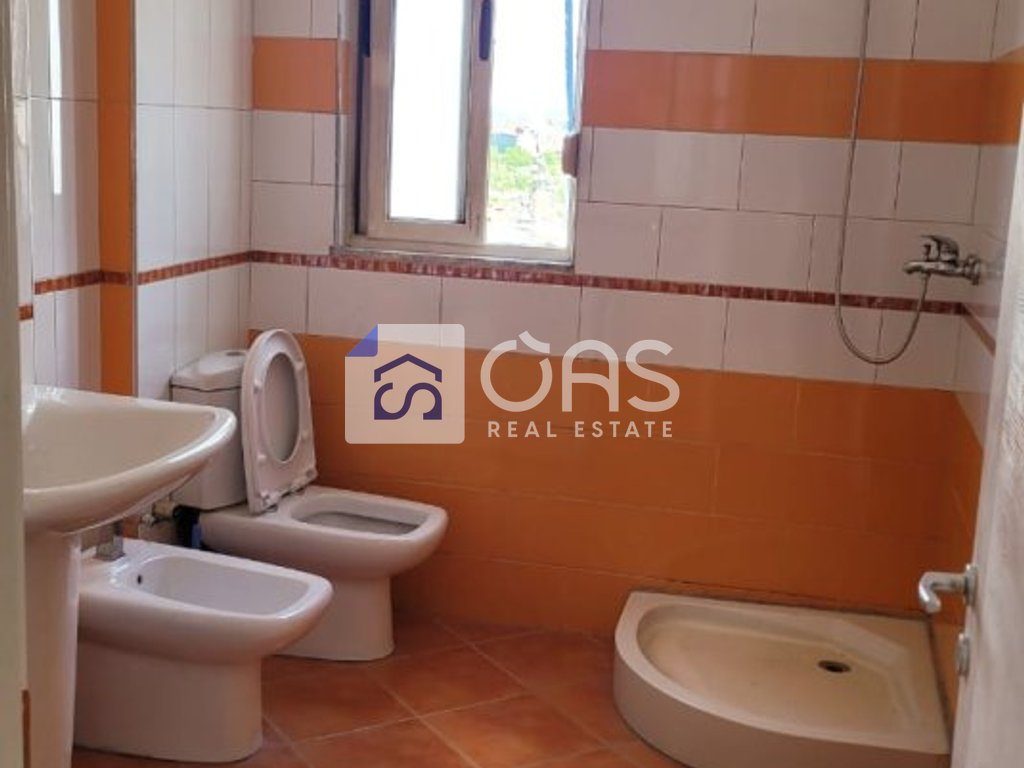 Jepet penthouse me qera 3+1 ne Porcelan
