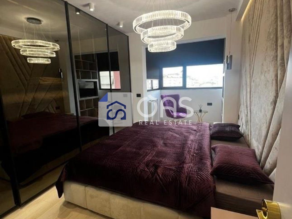 Shitet apartament 2+1+2 tek Liqeni Artificial