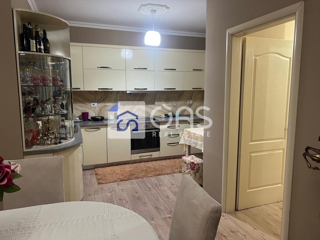 Shitet apartament 2+1 ne Astir