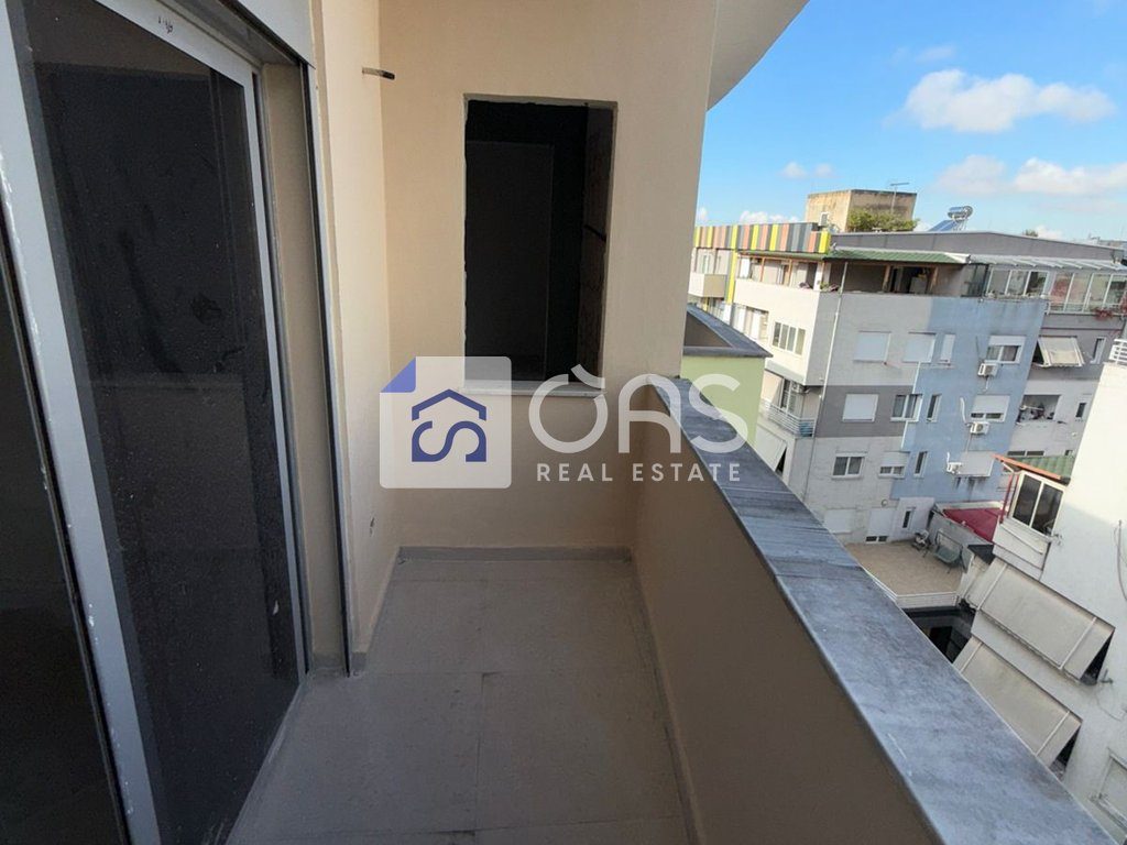 Shitet apartament 2+1+2 ne Fresk