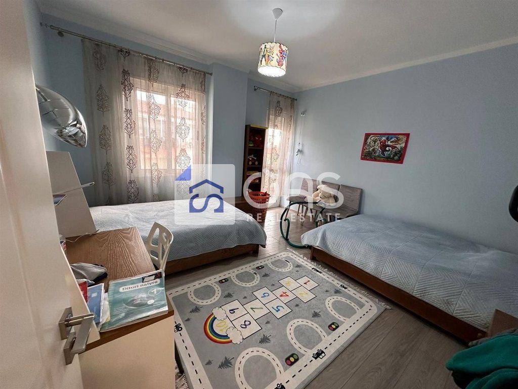 Shitet apartament 3+1  ne Fresk