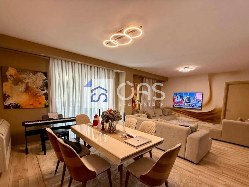 Shitet  apartamente  2+1+2  tek Qyteti i Studenit