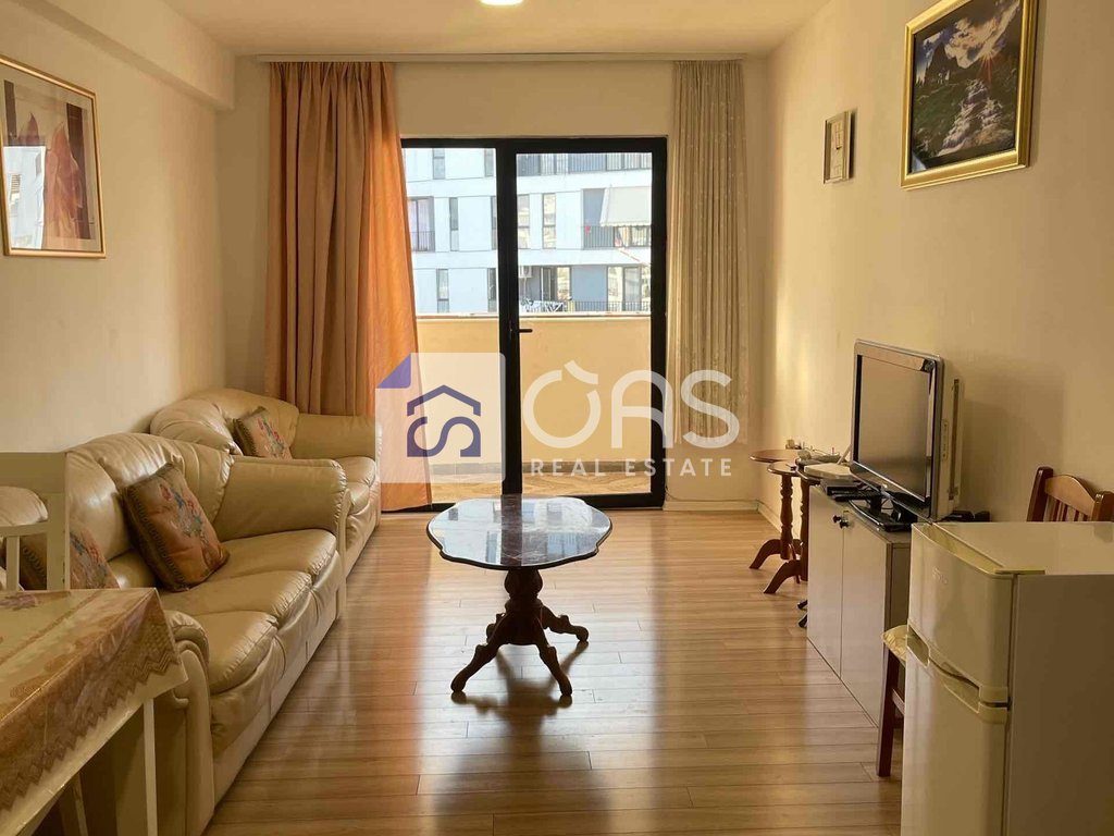 Shitet apartament 3+1+2 tek 5 Maj