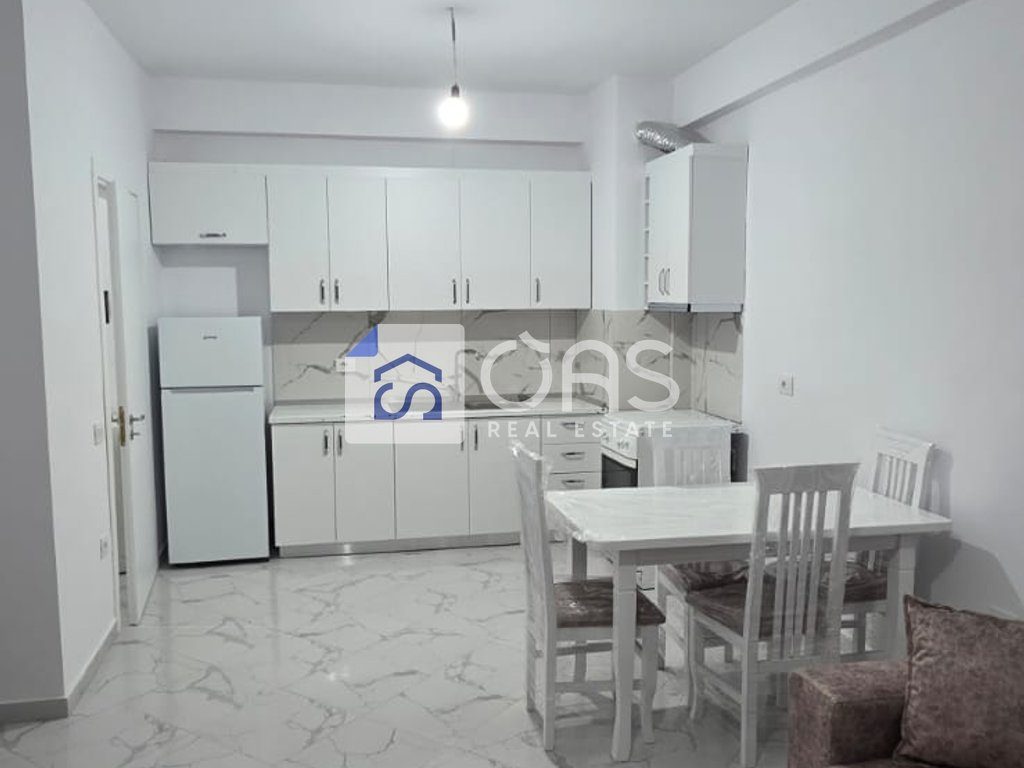 Jepet apartament me qera 1+1 ne Astir