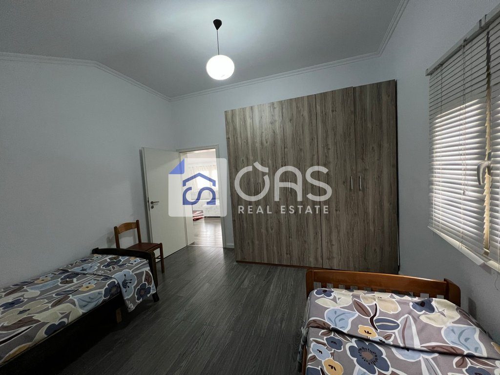 Jepet apartament me qera 2+1+ parkim tek Qytet Studenti