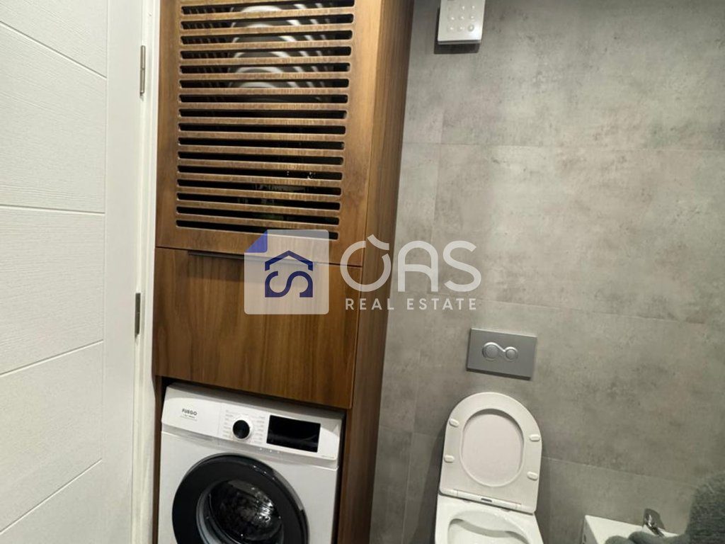 Jepet apartament me qera 1+1+post parkimi ne Xhamllik