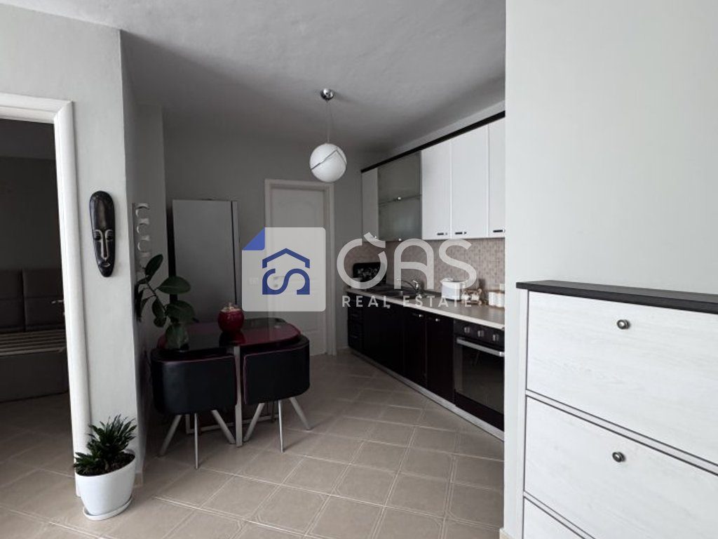 Jepet apartament me qera 1+1  tek 21 Dhjetori