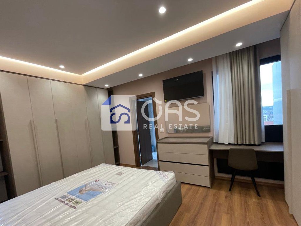 Jepet apartament me qera 2+1+2 tek Farmacia 10