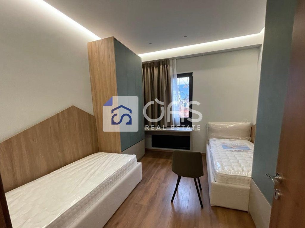 Jepet apartament me qera 2+1+2 tek Farmacia 10