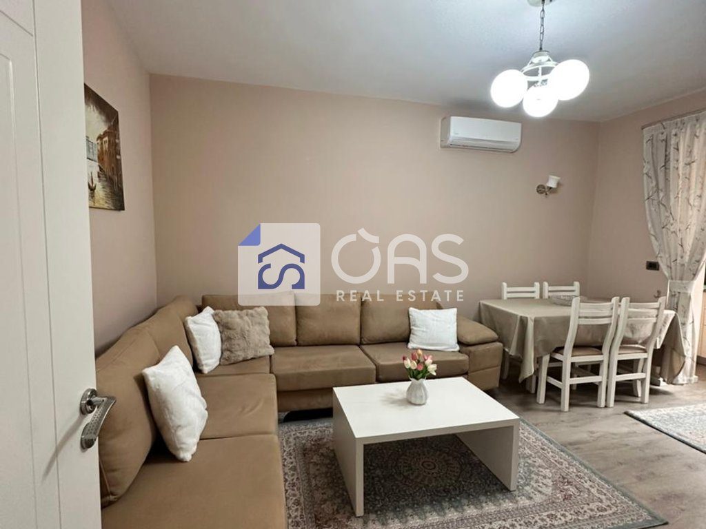 Jepet apartament me qera 2+1 tek Komuna e Parisit