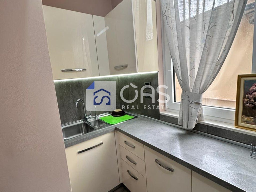 Jepet apartament me qera 2+1 tek Komuna e Parisit