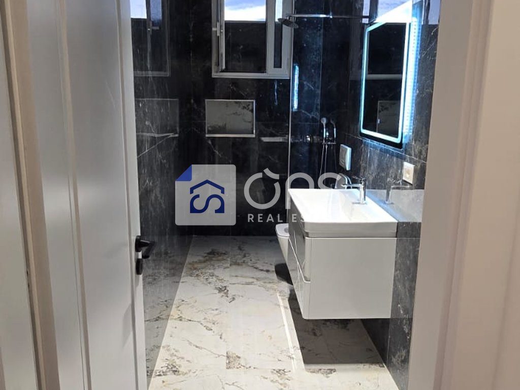 Shitet apartament 2+1+2 tek Prokuroria e Tiranes