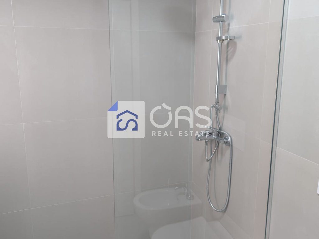 Jepet me qera apartament 2+1+post parkimi ne Astir River Residenc