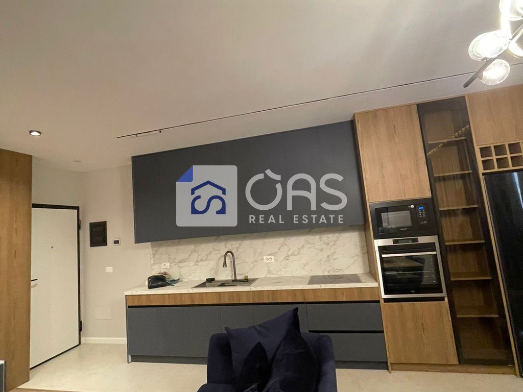 Jepet apartament me qera 2+1+2+ post parkimi ne Qender