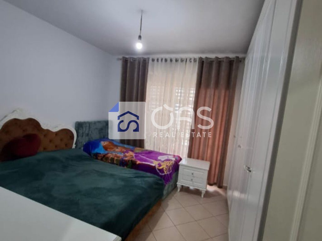 Shitet apartament 1+1 ne Kamez