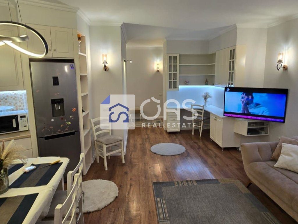 Jepet apartament me qera 3+1+2+2 post parkimi te Kodra e Diellit
