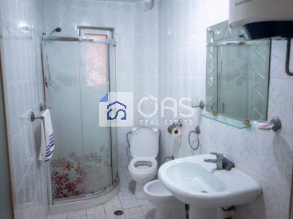 Jepet apartament me qera 3+1 ne  Pazari i Ri