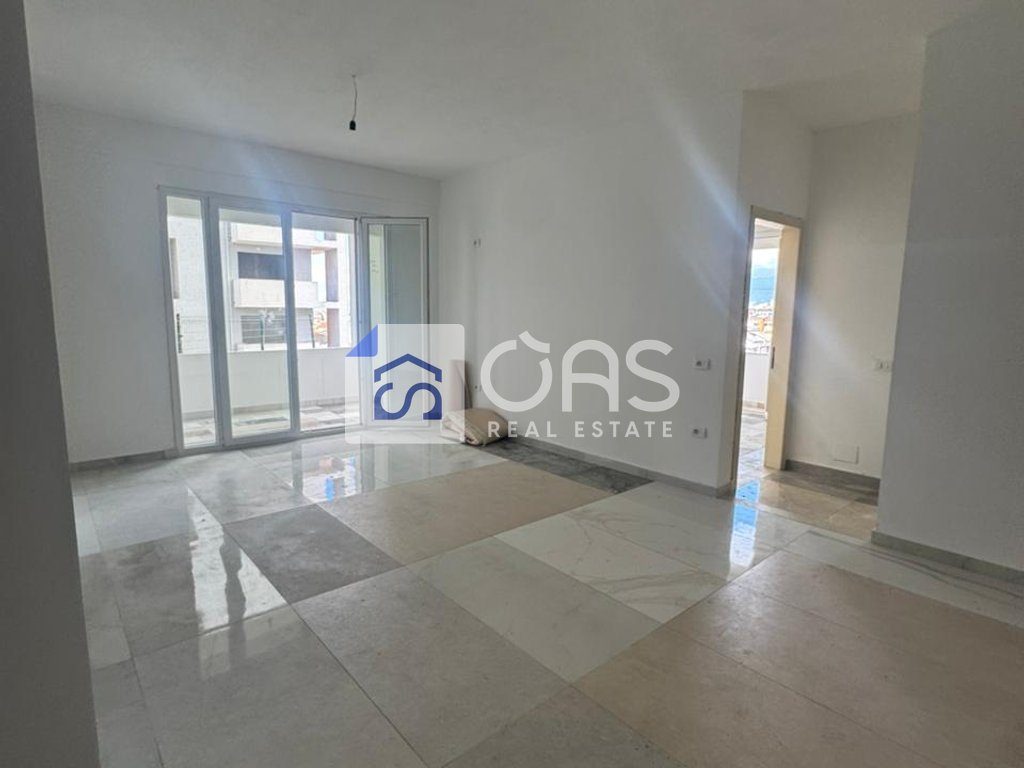 Shitet apartament 2+1+2  ne Pallatet e Verdha
