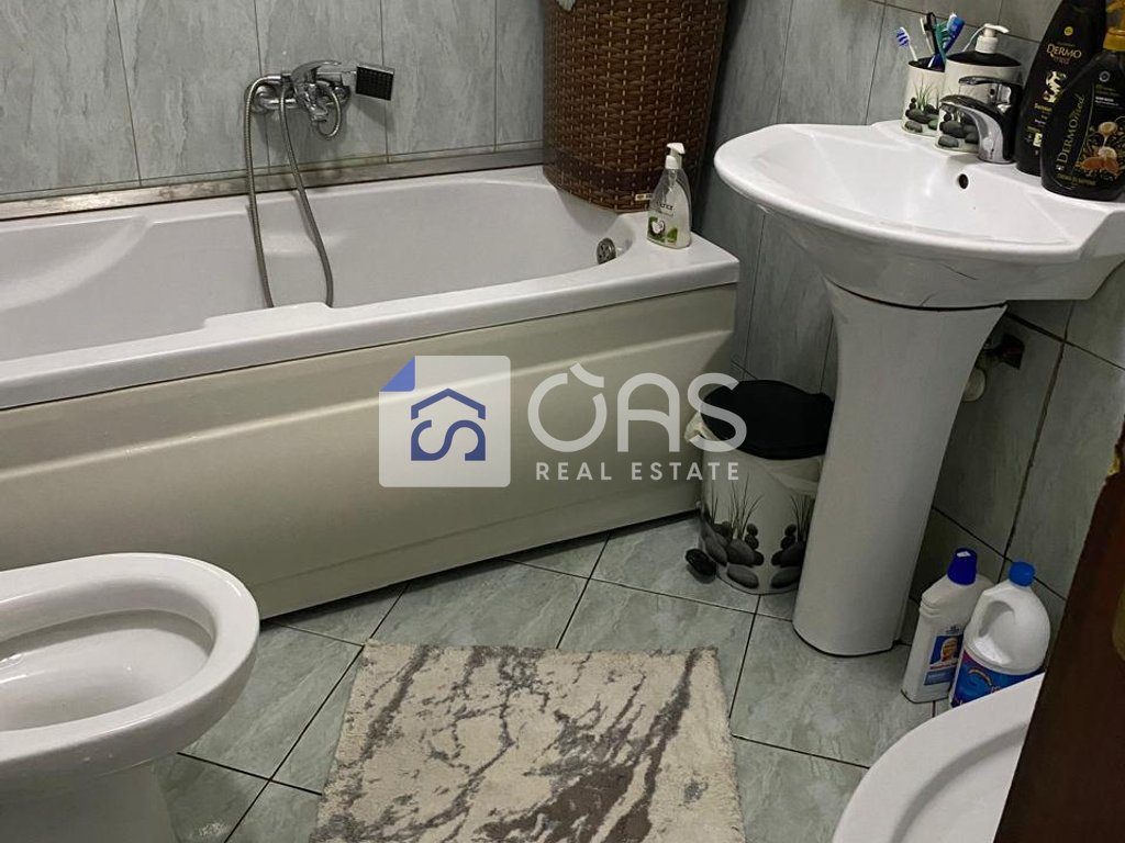 Shitet apartament 2+1 ne Freks