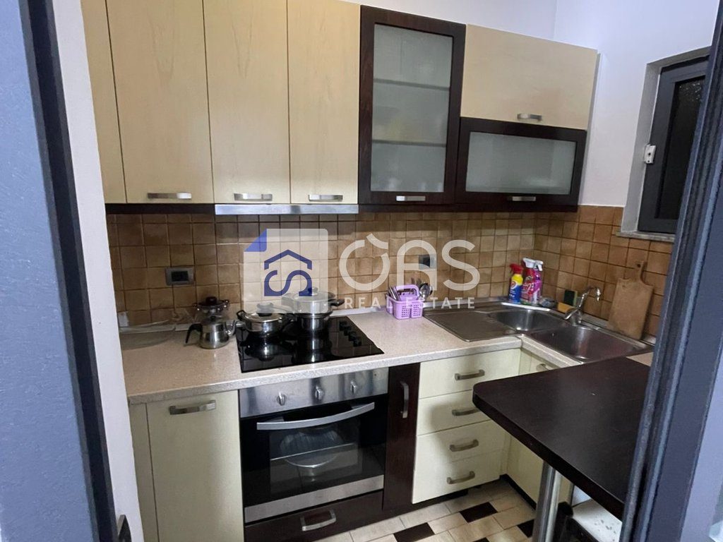 Jepet apartament me qera 1+1 Rruga e Durresi