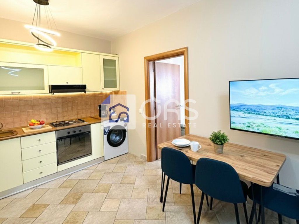 Jepet me qera apartament 1+1 ne Qender