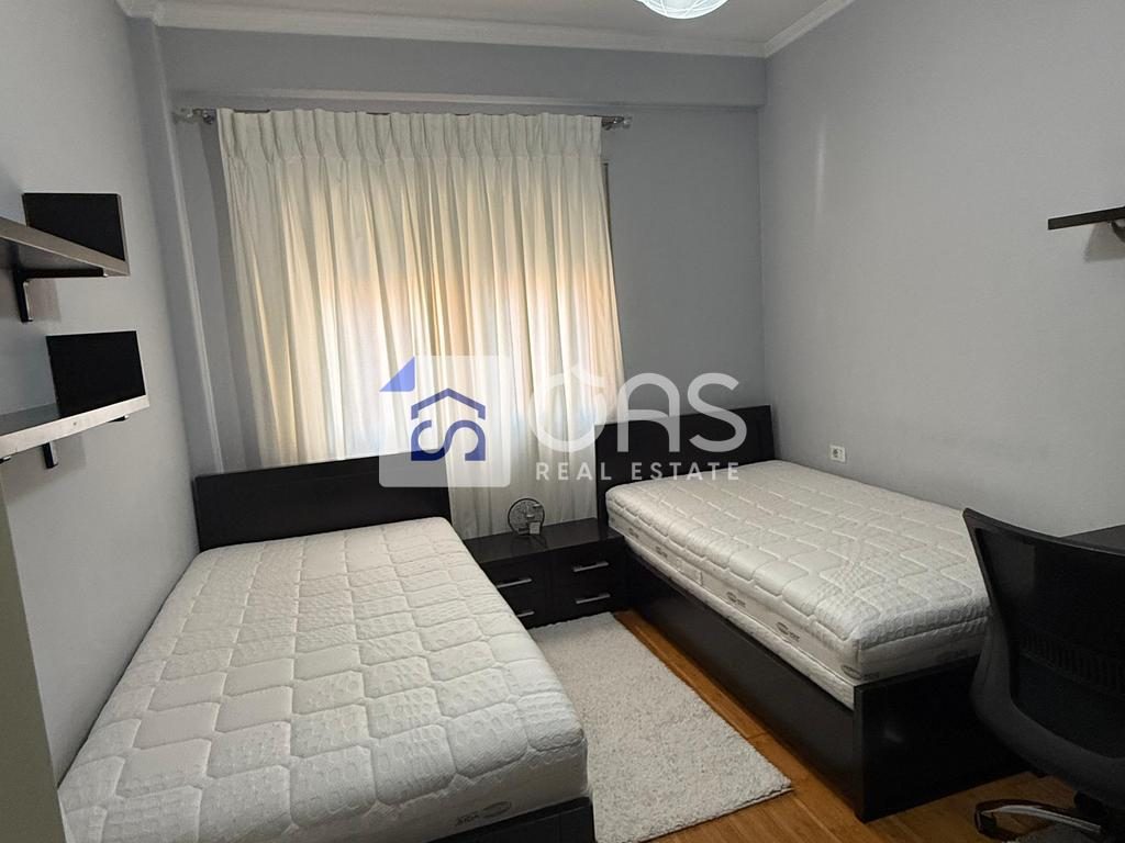 Shitet apartament 1+1 perball  Kompleksit te Delijorgjit
