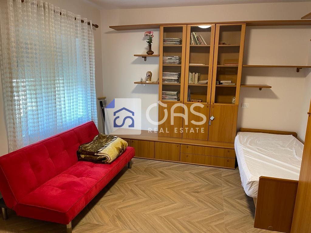 Jepet apartament me qera 3+1 ne 21sh " Mozaiku i Tiranes"