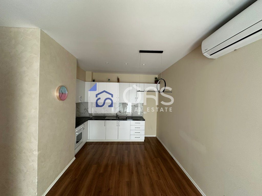 Jepet apartament 2+1+post parkimi me qera ne Astir